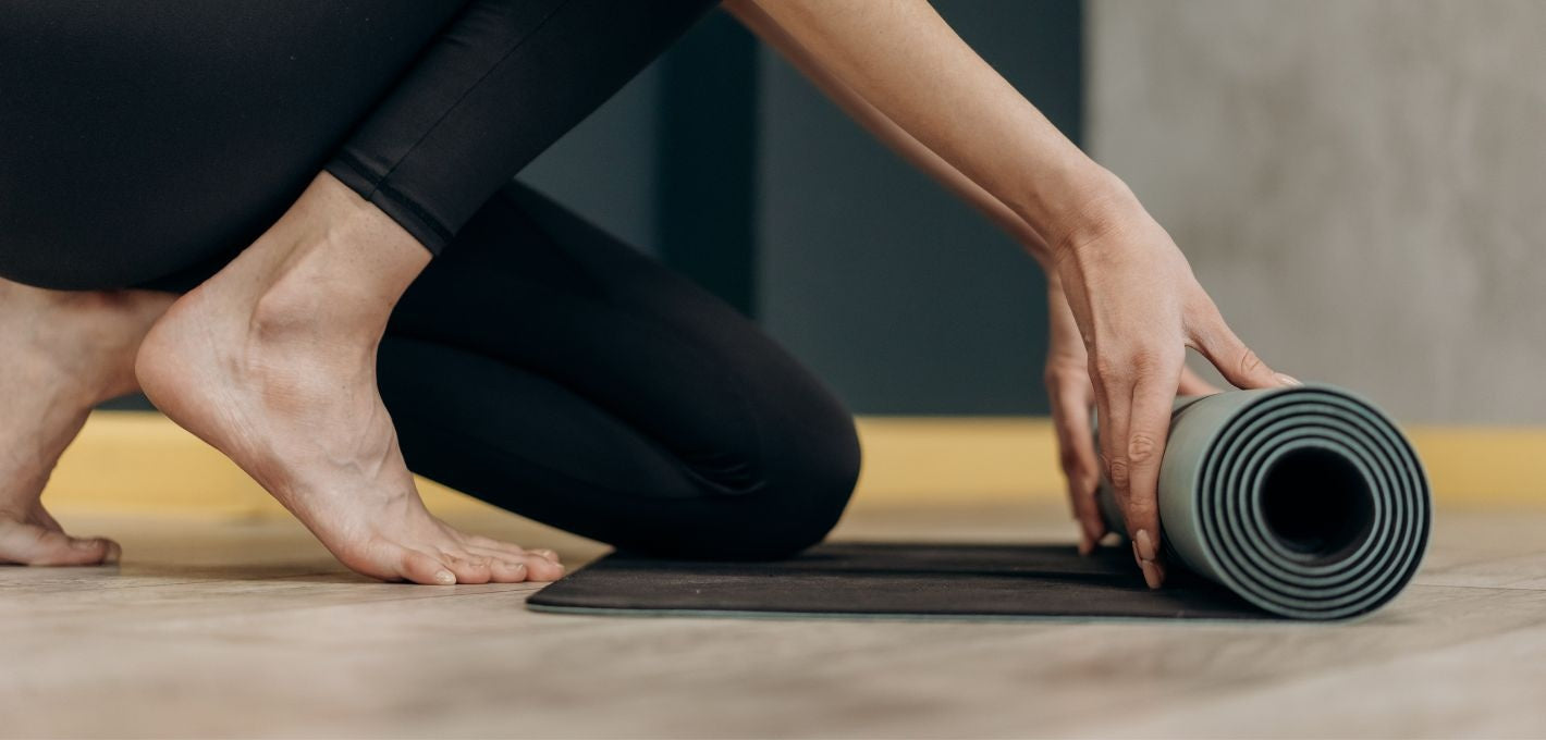 Yogamat reinigen: tips voor een schone en duurzame mat