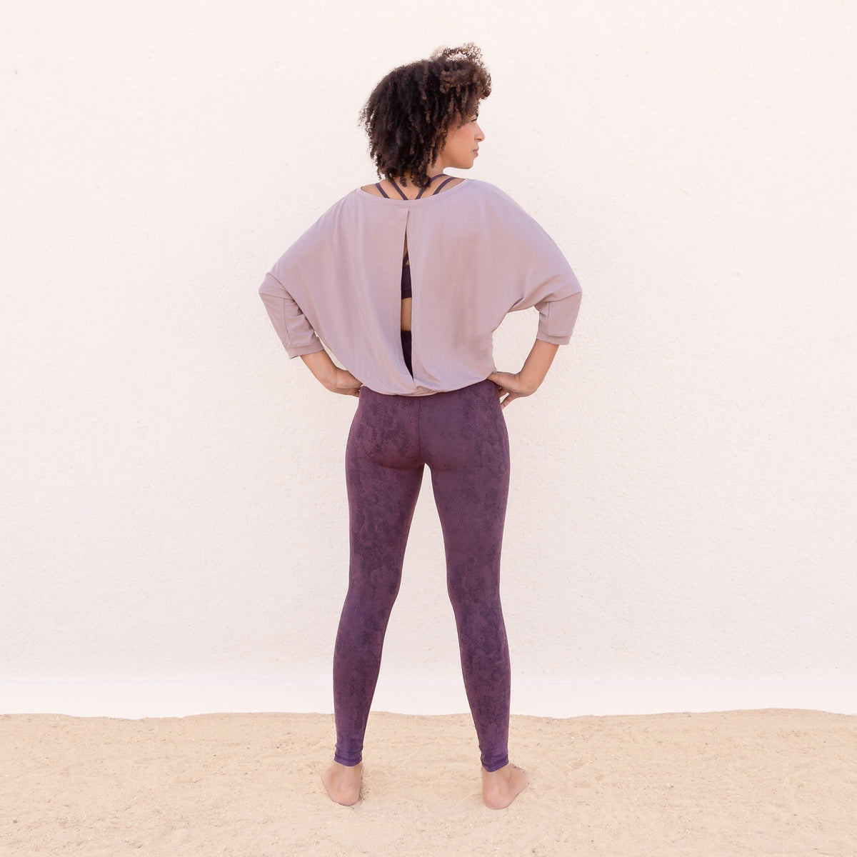 3-4-shirt-frida_taupe_leggings-sumatra_plum_back