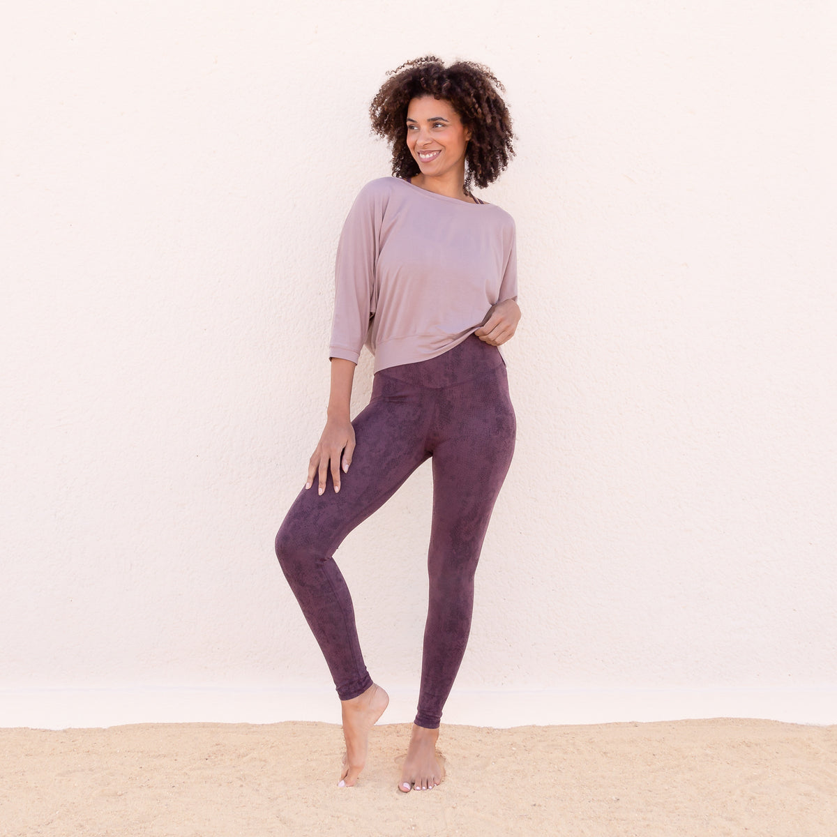 3-4-shirt-frida_taupe_leggings-sumatra_plum_front