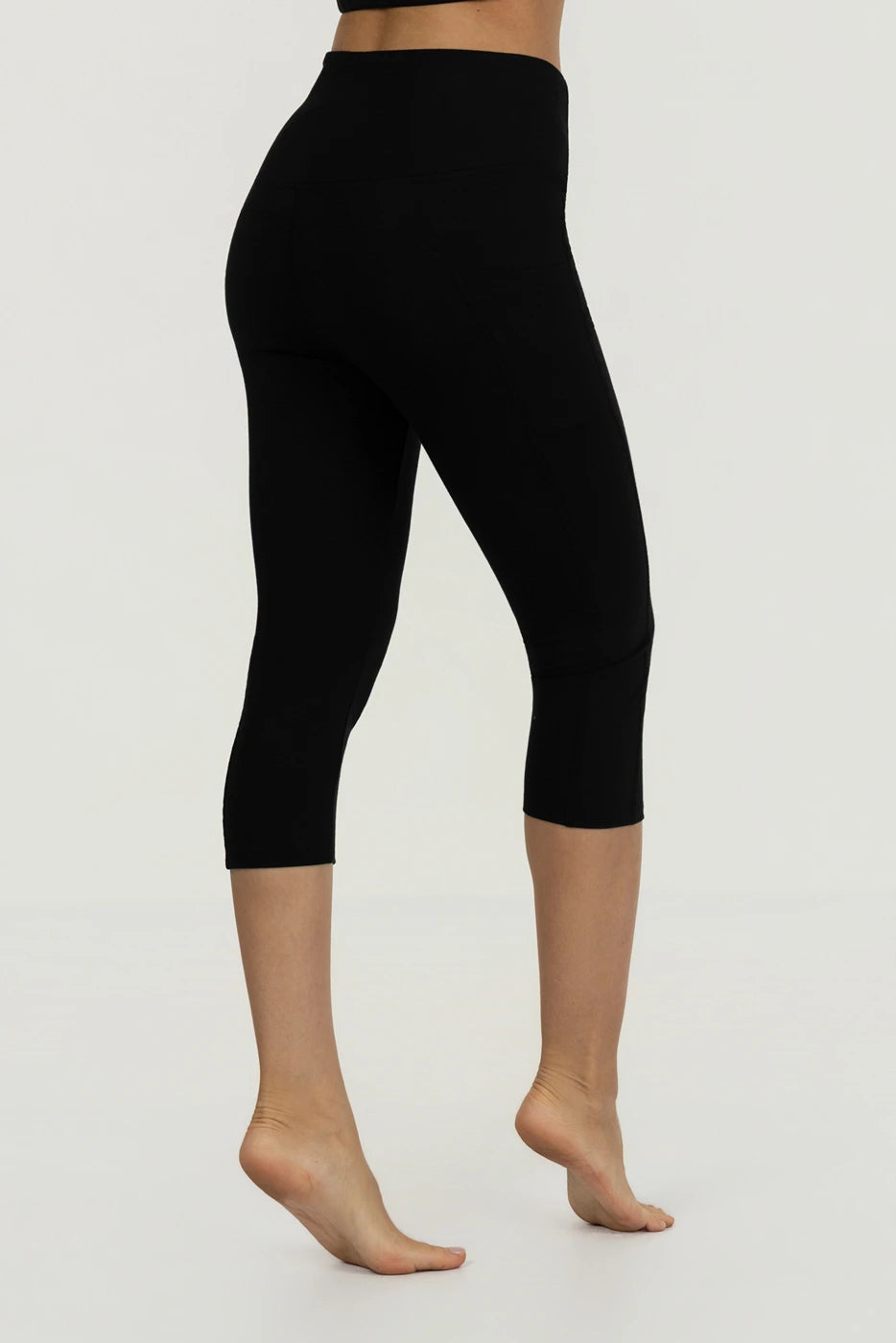 Tara Capri Yoga Legging - Onyx Black