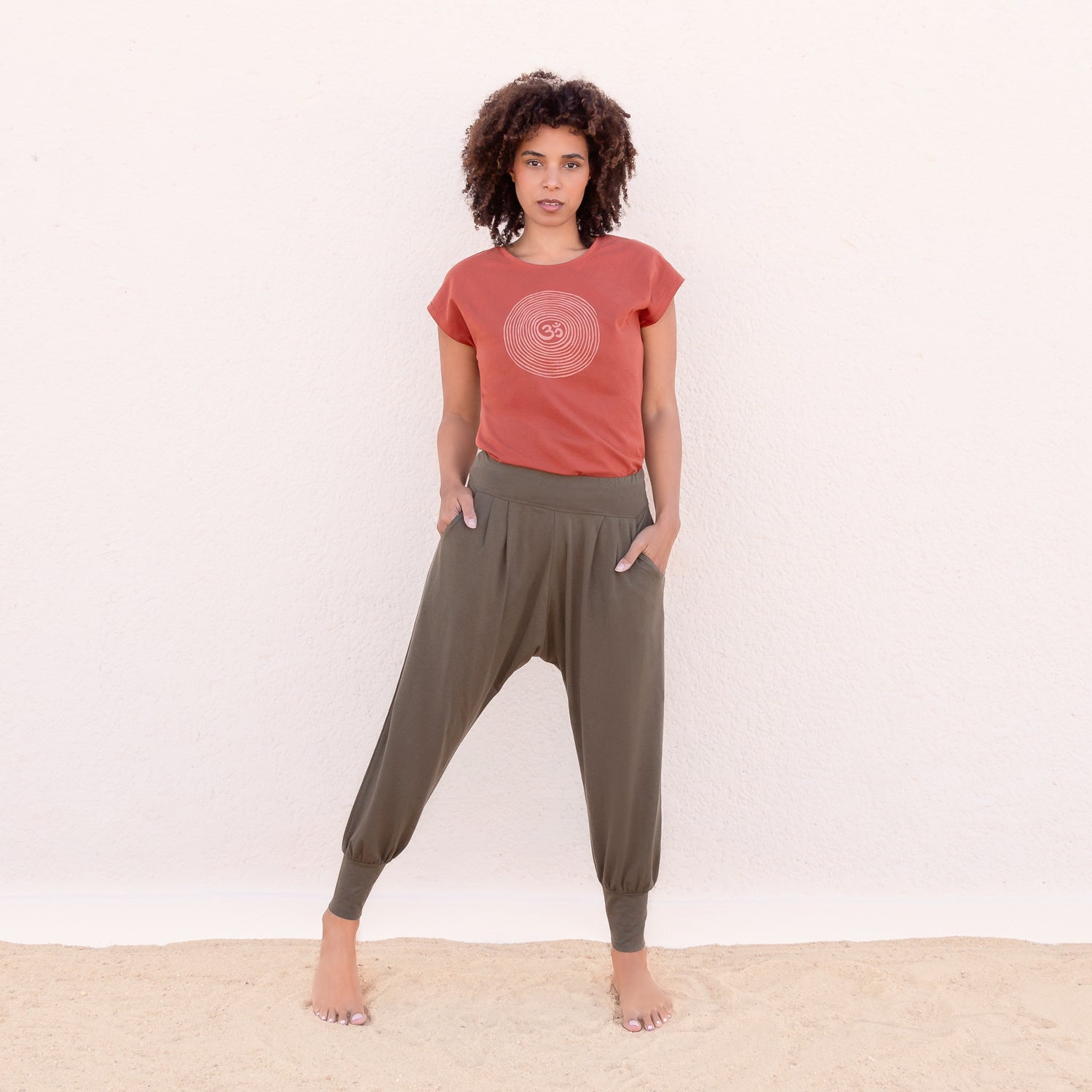 Biokatoen Om Yoga T-Shirt - Cinnamon